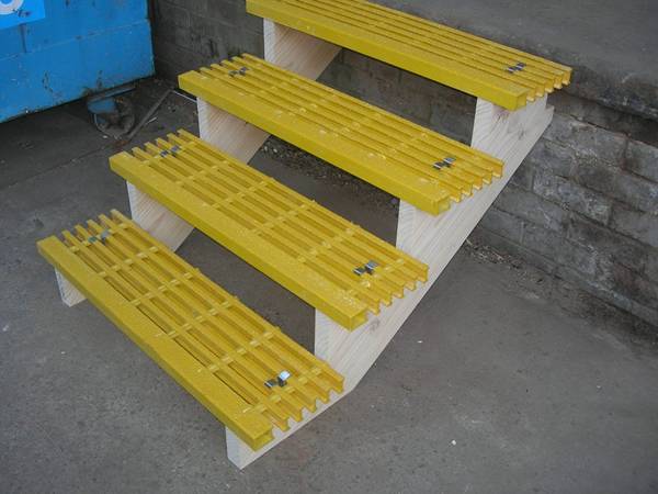 pultruded-frp-grating-stair-treads